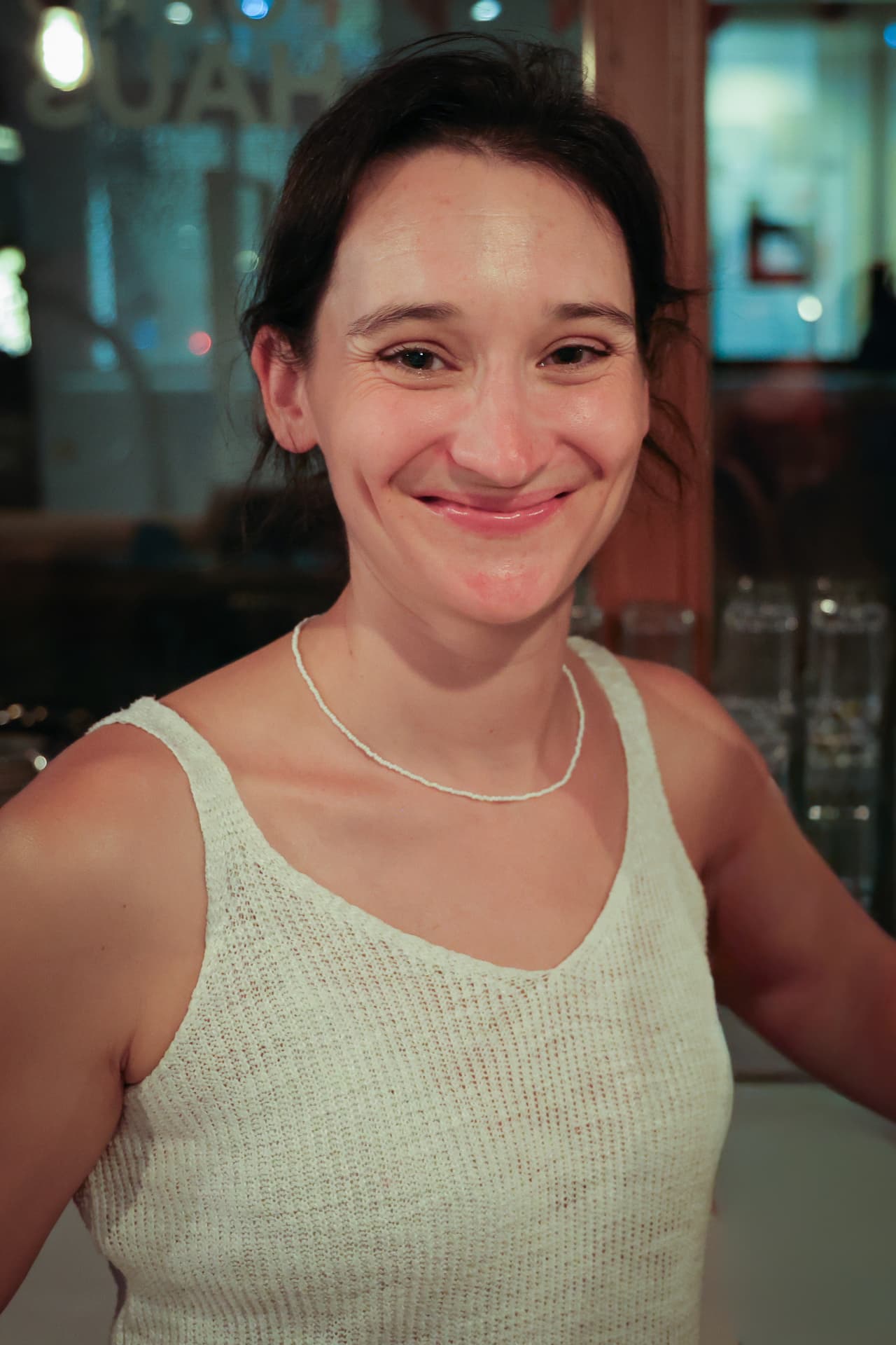 Clara Kriele an der Bar des Forró Haus