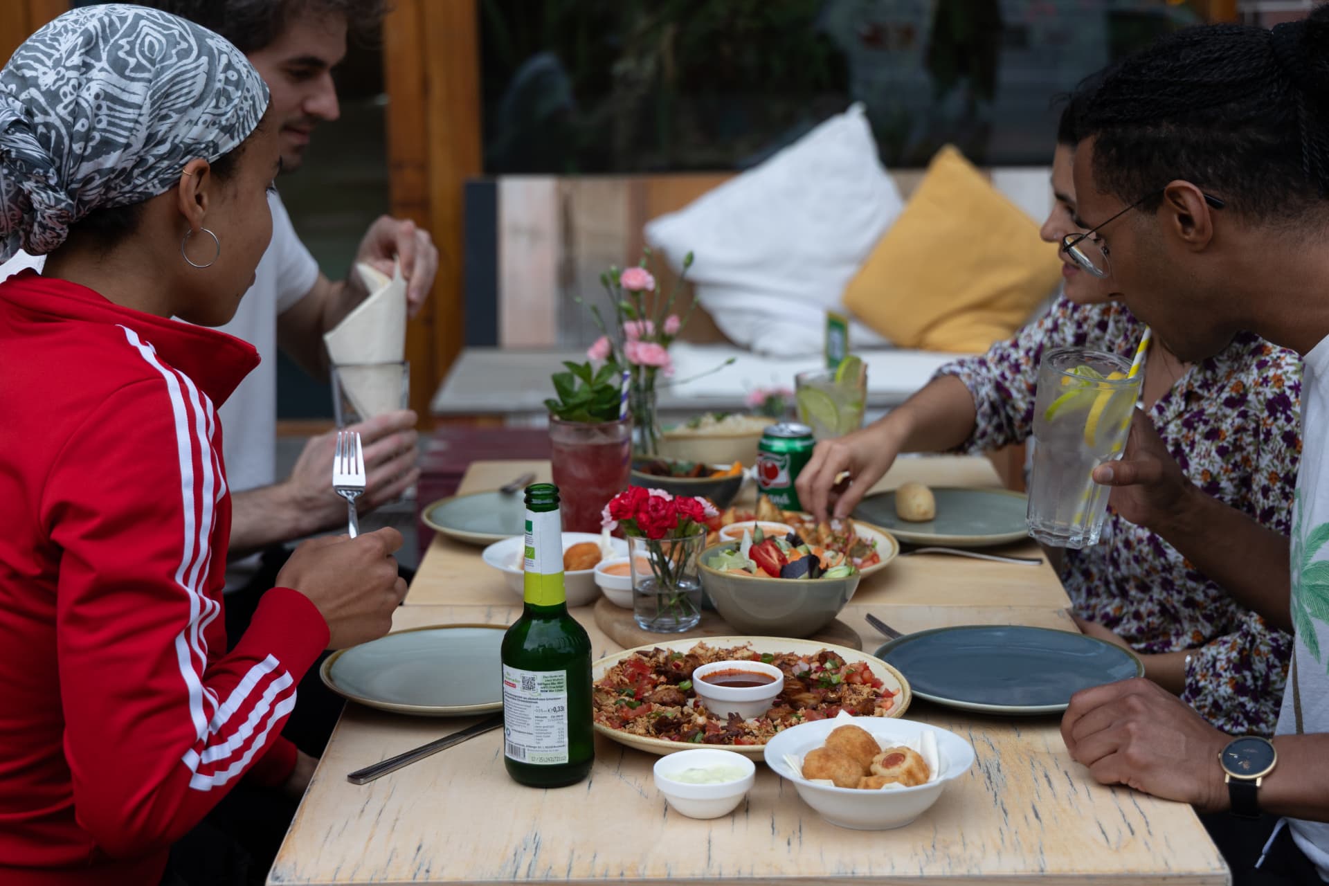 Teller mit Feijoada, Reis und Farofa