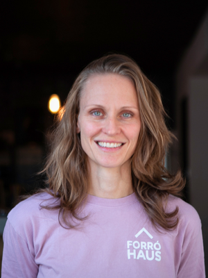 Imogen Betz im Café des Forró Haus